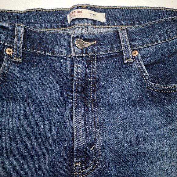 Signature Levi Strauss Relaxed Men's Size 36/30 Medium Wash Blue Jeans - Picture 8 of 13